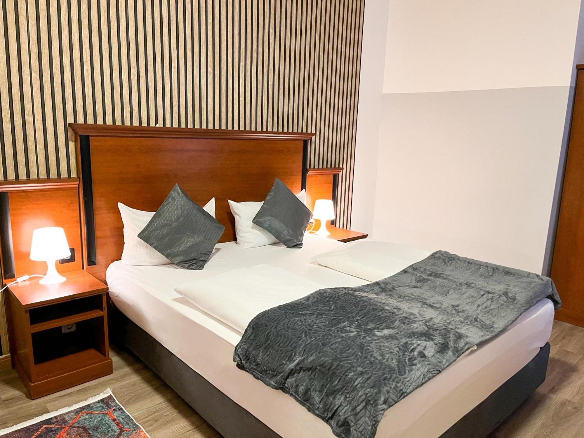 City Hotel West Франкфурт-на-Майні Екстер'єр фото