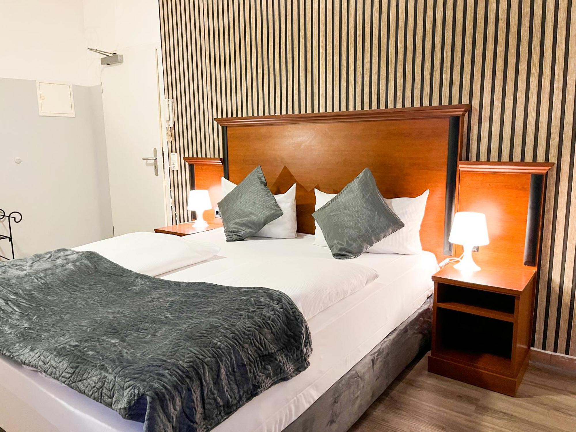City Hotel West Франкфурт-на-Майні Екстер'єр фото