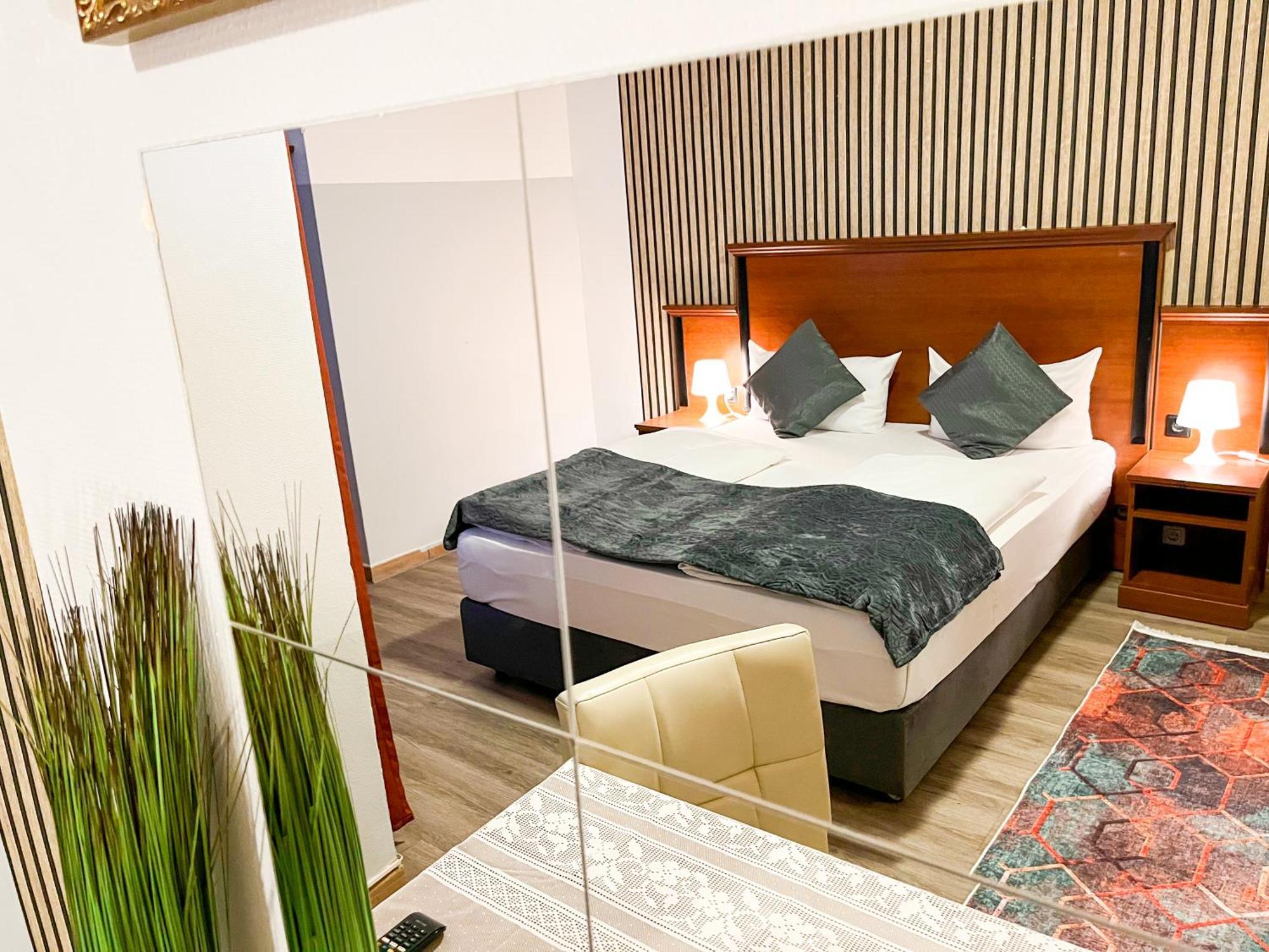 City Hotel West Франкфурт-на-Майні Екстер'єр фото
