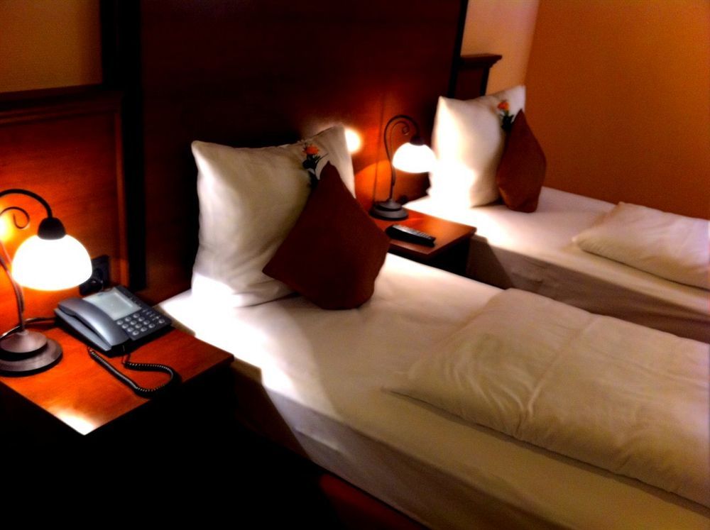 City Hotel West Франкфурт-на-Майні Екстер'єр фото